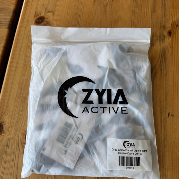 Zyia Gray Camo Pocket Light N Tight Hi-rise Capris 20” New With Tags Size 4 - Picture 3 of 3